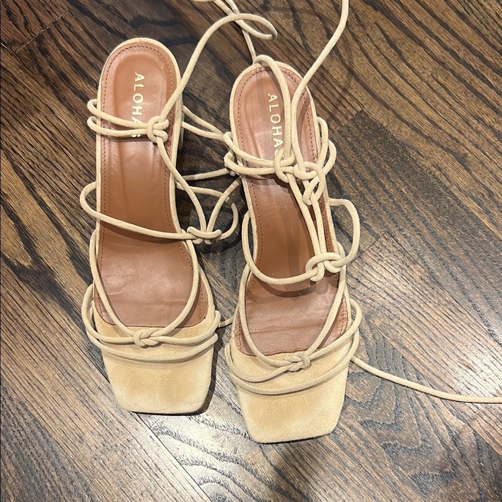 Alohas Women's Cream Strappy Sandals